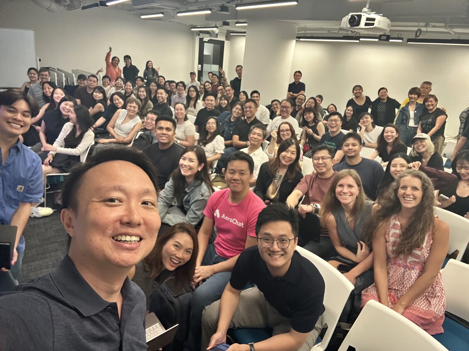 Group selfie of close to 100 attendees with Keith Teo at AI Power Users Meetup 03