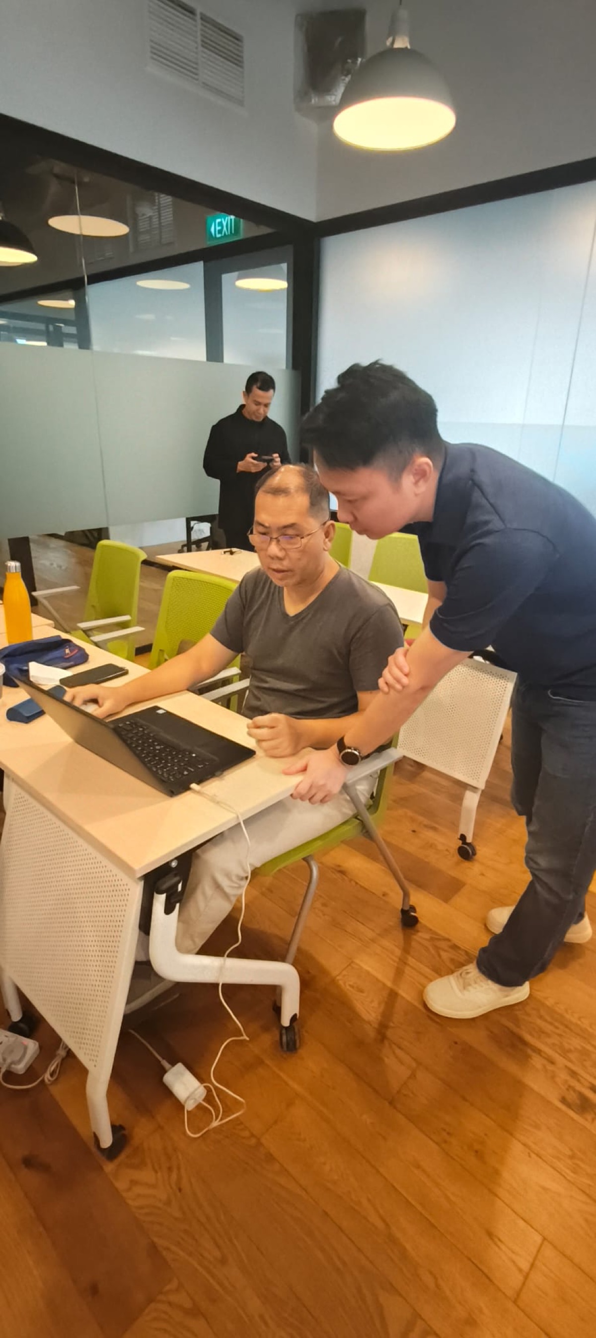 Keith helping a student through the deployment step at Workshop 02